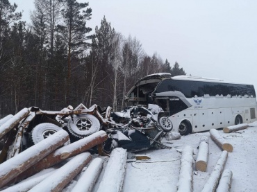 Пять человек погибли в крупном ДТП в Иркутской области