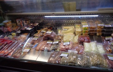В Улан-Удэ в сети пивных баров продавали небезопасные мясные и рыбные закуски