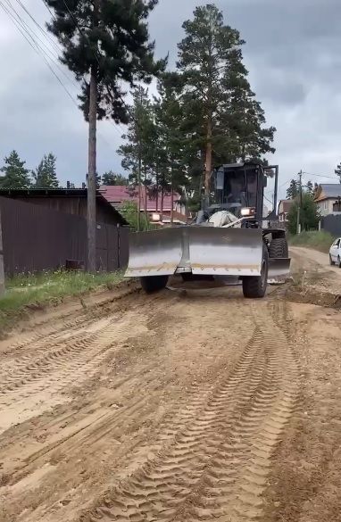 В Улан-Удэ с весны отгрейдировали 123 улицы В Улан-Удэ с весны отгрейдировали 123 улицы