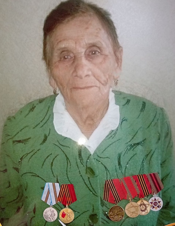 В Улан-Удэ участница трудового фронта отмечает 90-летие В Улан-Удэ участница трудового фронта отмечает 90-летие