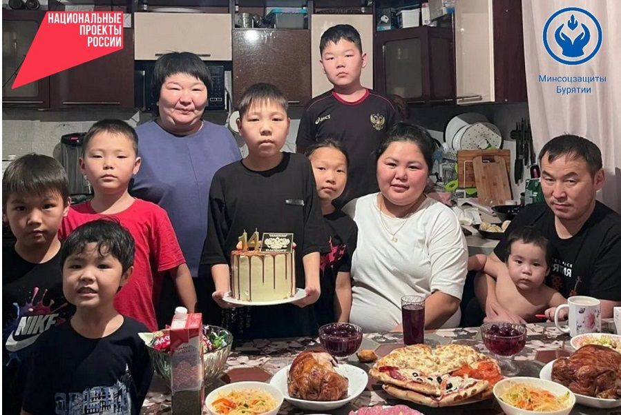 «Чужих детей не бывает»: в Бурятии семья воспитывает 10 детей «Чужих детей не бывает»: в Бурятии семья воспитывает 10 детей