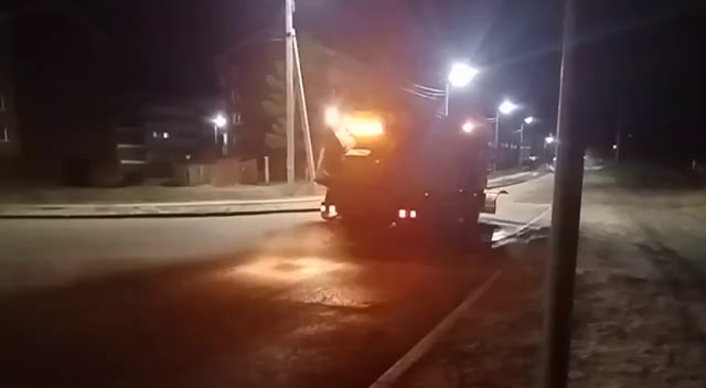 В Улан-Удэ всю ночь подсыпали дороги В Улан-Удэ всю ночь подсыпали дороги