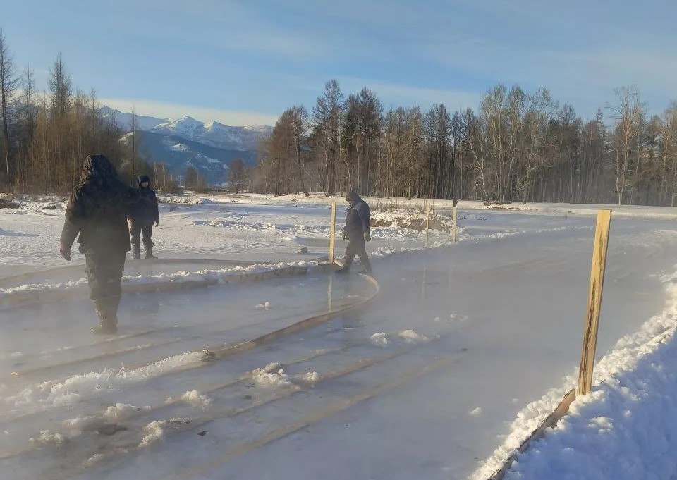 В Курумканском районе Бурятии приступили к устройству ледовой переправы В Курумканском районе Бурятии приступили к устройству ледовой переправы