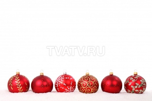 В Красноярске выпустили серию "масочных" елочных шаров