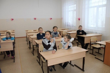 Дмитрий Медведев поручил ликвидировать третью смену в школах Бурятии