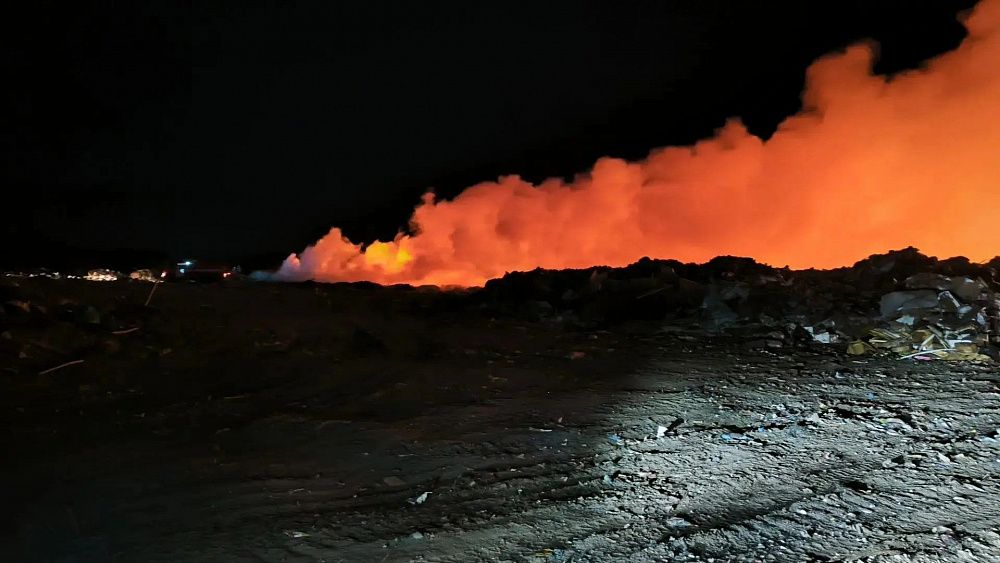 Мусорный полигон горит в районе Бурятии Мусорный полигон горит в районе Бурятии