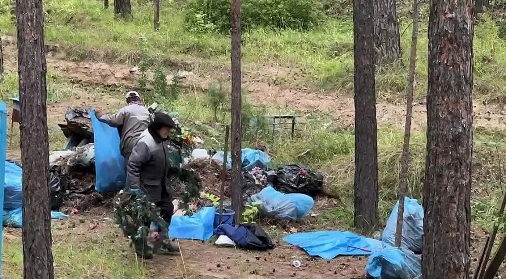 В Улан-Удэ от мусора очистили кладбище Заудинское
