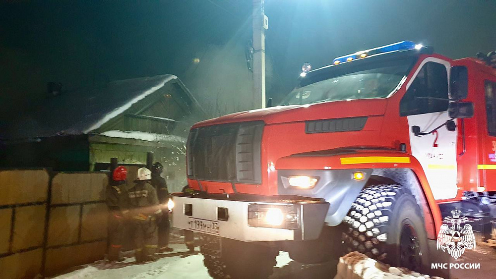Трое сгорели в жилом доме в Улан-Удэ Трое сгорели в жилом доме в Улан-Удэ