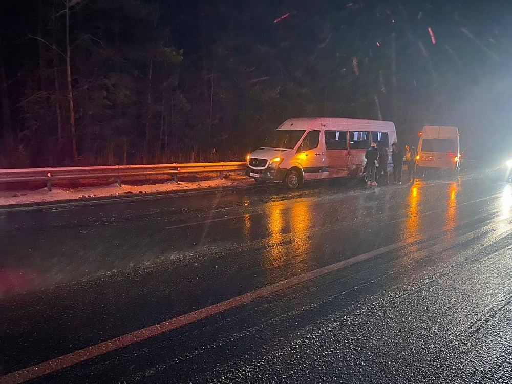 В Бурятии автобус с пассажирами попал в ДТП В Бурятии автобус с пассажирами попал в ДТП