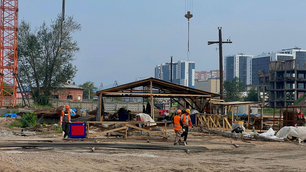 В сердце Улан-Удэ строят основание для будущего театра «Байкал» В сердце Улан-Удэ строят основание для будущего театра «Байкал»