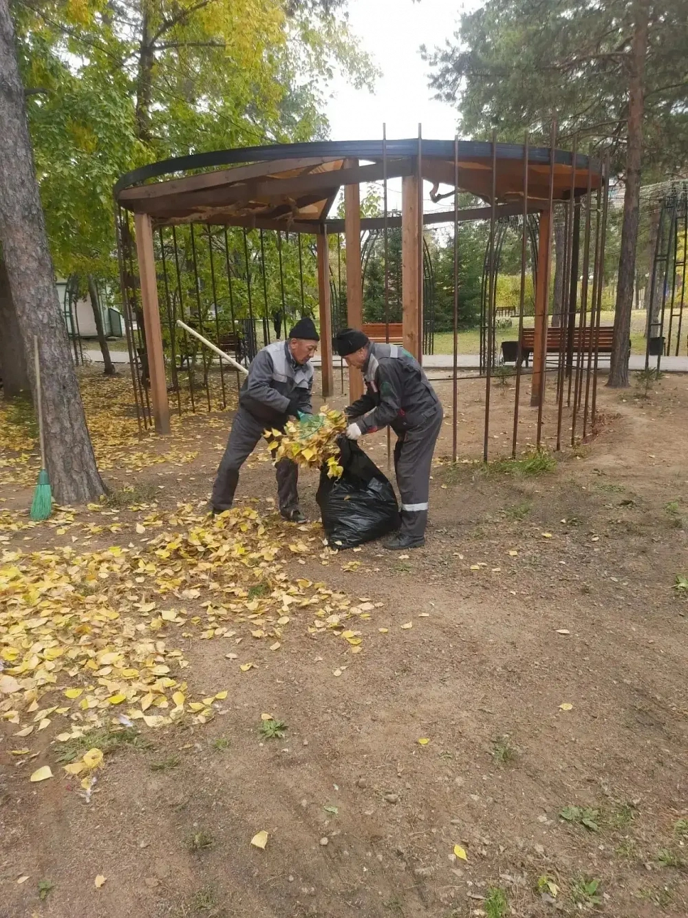 Улан-удэнские парки готовят к зиме Улан-удэнские парки готовят к зиме