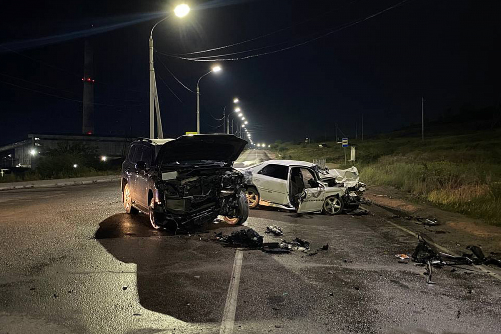 Трое парней попали в больницу после ДТП с «Лэнд Крузером» в Улан-Удэ Трое парней попали в больницу после ДТП с «Лэнд Крузером» в Улан-Удэ