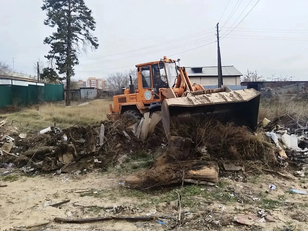 Свыше 200 тонн мусора вывезли с несанкционированной свалки в Улан-Удэ Свыше 200 тонн мусора вывезли с несанкционированной свалки в Улан-Удэ