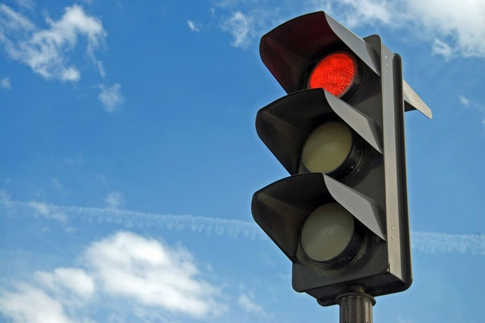 В Улан-Удэ на аварийном участке заработал новый светофор В Улан-Удэ на аварийном участке заработал новый светофор