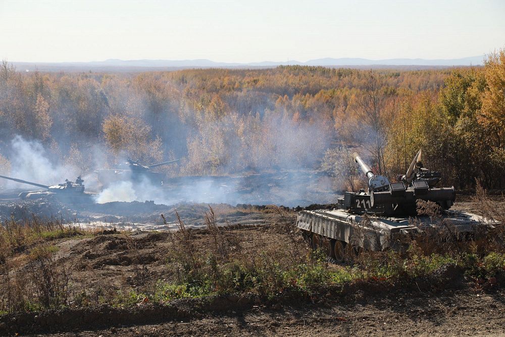 В Бурятии танкисты сдали контрольные зачёты по вождению боевых машин