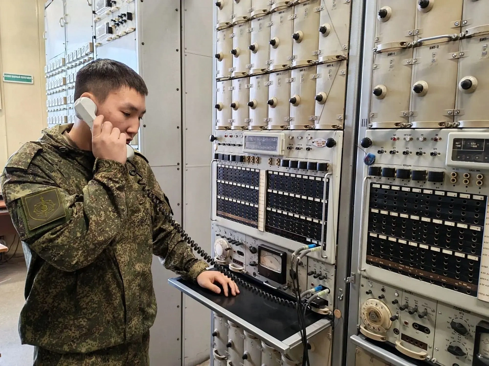 Глава Бурятии поздравил военных связистов