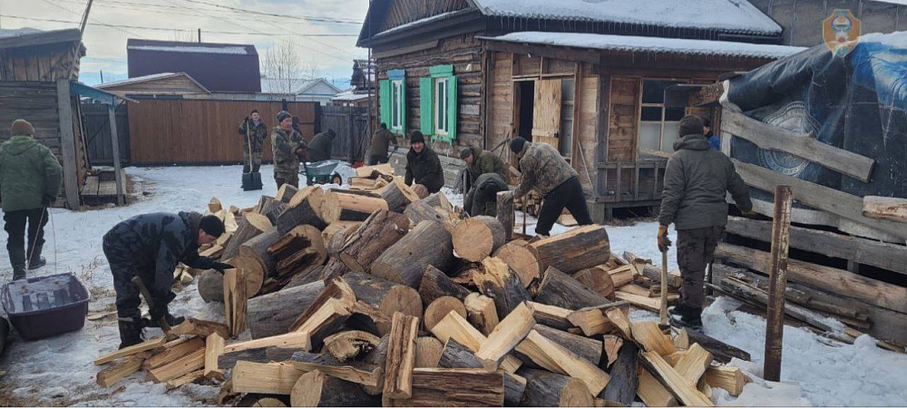 Пожарные Бурятии помогают семьям бойцов СВО Пожарные Бурятии помогают семьям бойцов СВО