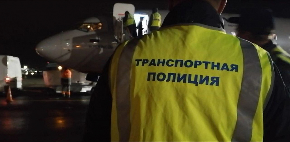 Житель Курска стал хулиганить в иркутском аэропорту Житель Курска стал хулиганить в иркутском аэропорту