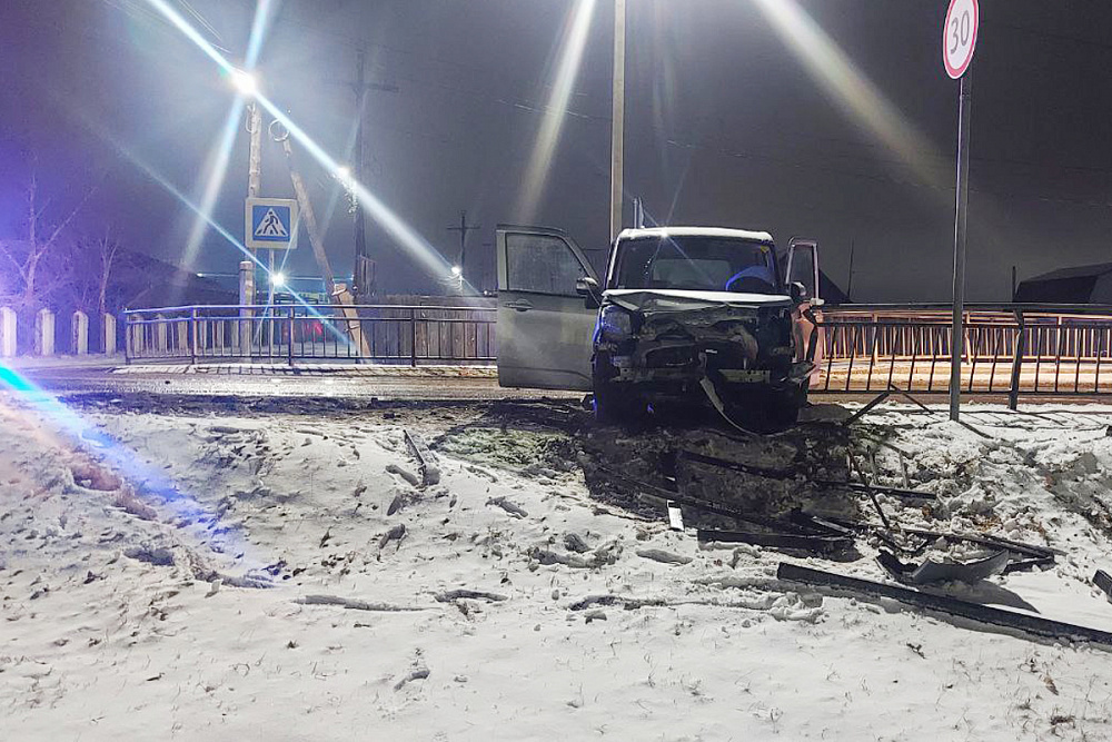 В Улан-Удэ водитель «Тойоты» врезался в ограждение и умер в больнице В Улан-Удэ водитель «Тойоты» врезался в ограждение и умер в больнице