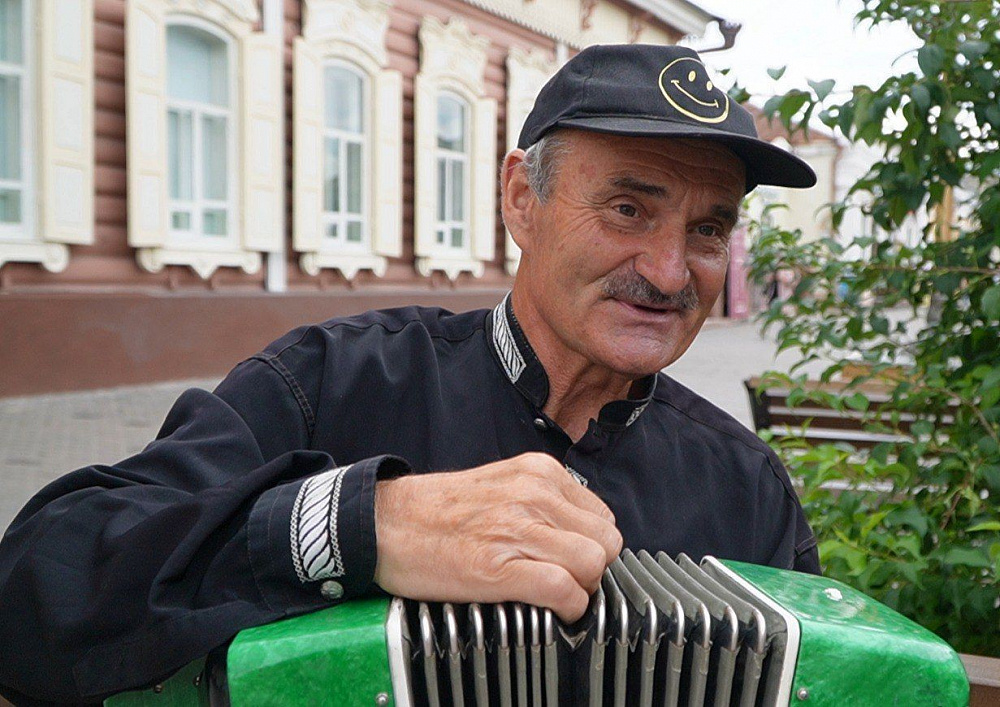 Баянист, воркаутер, спасатель: пенсионер Анатолий Калинин стал народным любимчиком Улан-Удэ Баянист, воркаутер, спасатель: пенсионер Анатолий Калинин стал народным любимчиком Улан-Удэ