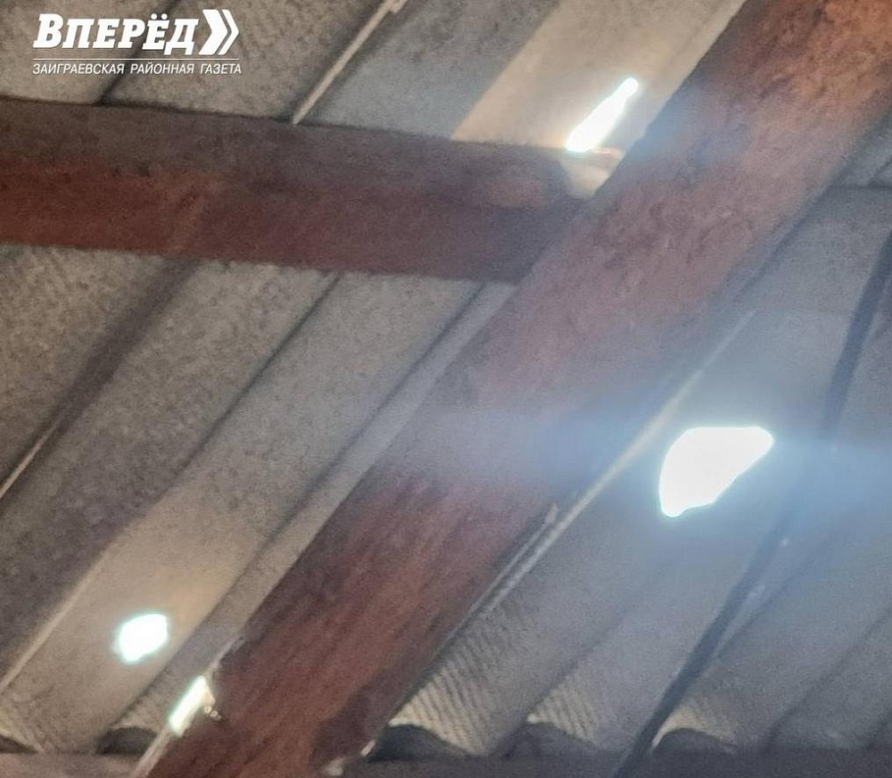 В Заиграевском районе крупный град насквозь пробил крыши 122 домов В Заиграевском районе крупный град насквозь пробил крыши 122 домов