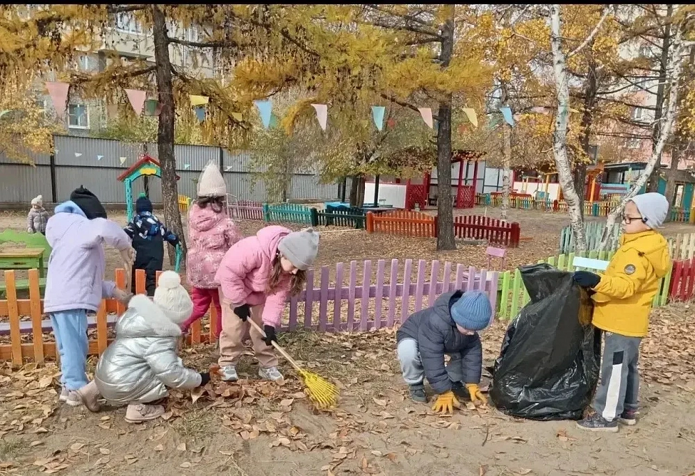Дошколята вышли на месячник чистоты в Улан-Удэ Дошколята вышли на месячник чистоты в Улан-Удэ