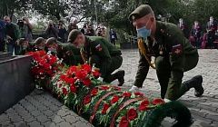 В Улан-Удэ возложили "Цветы памяти" к мемориалу Победы