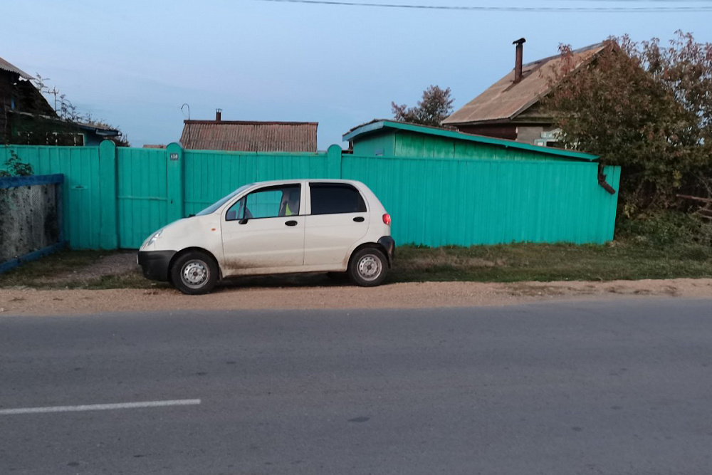 В Бичуре девочка попала под колеса машины, пока объезжала коров на велосипеде В Бичуре девочка попала под колеса машины, пока объезжала коров на велосипеде