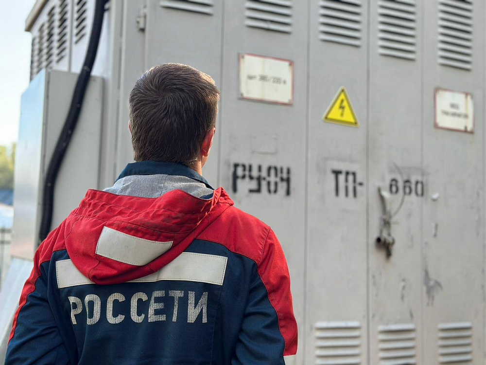 Специалисты восстанавливают электроснабжение в Улан-Удэ после ночного ливня Специалисты восстанавливают электроснабжение в Улан-Удэ после ночного ливня