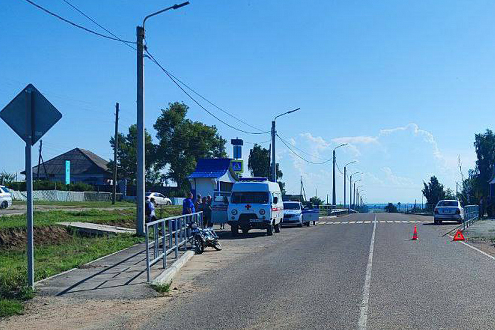 В Бурятии подросток на мопеде врезался в «Тойоту» В Бурятии подросток на мопеде врезался в «Тойоту»