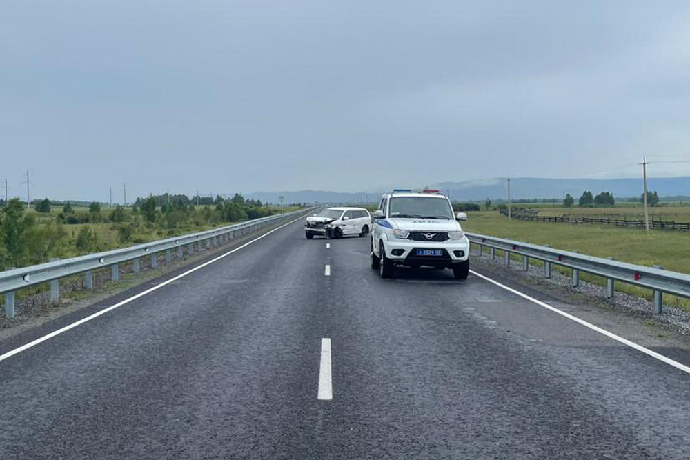 В Бурятии женщина на «Тойоте» врезалась в ограждение