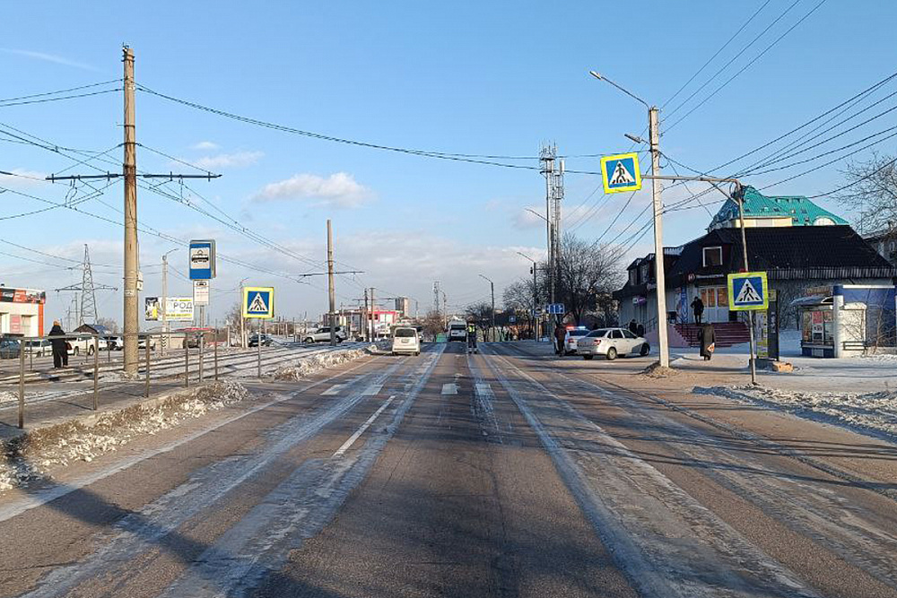 В Улан-Удэ на "зебре" сбили маму с дочкой