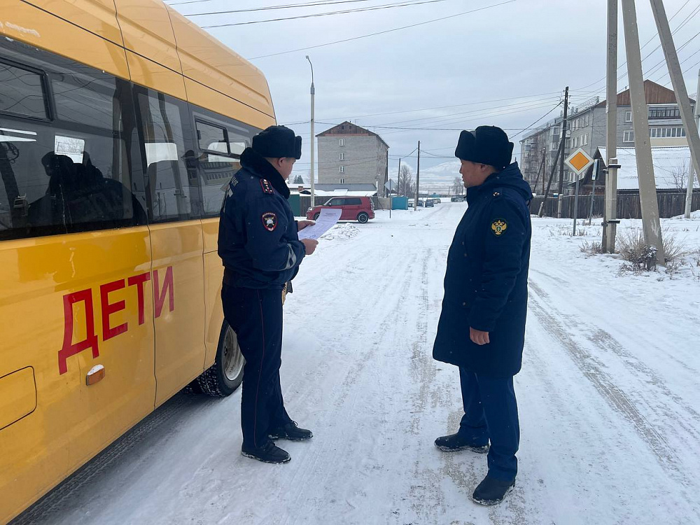 В Бурятии водитель «Тойоты» врезался в автобус с детьми и скрылся. Пострадал ребенок В Бурятии водитель «Тойоты» врезался в автобус с детьми и скрылся. Пострадал ребенок
