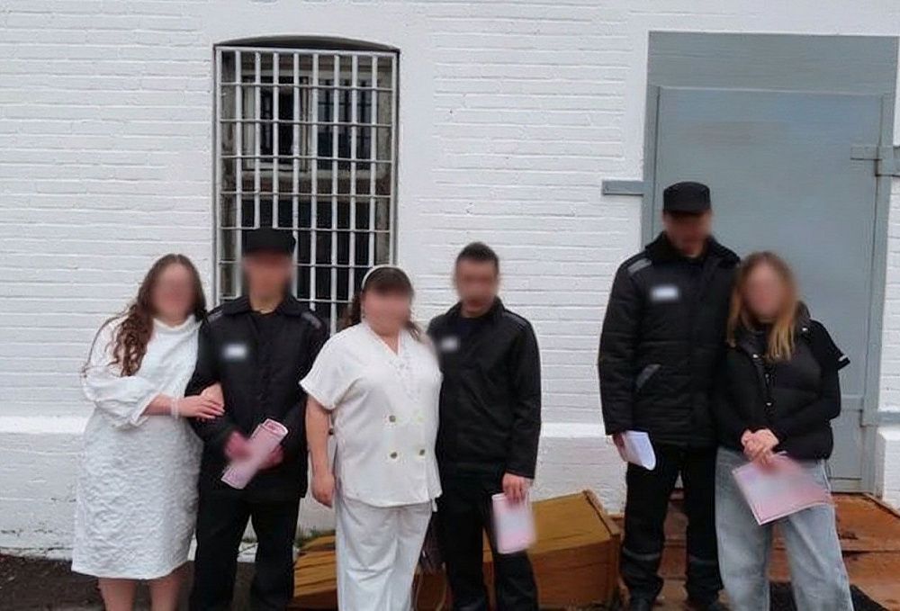 В Бурятии в исправительной колонии сочетались узами брака три пары В Бурятии в исправительной колонии сочетались узами брака три пары