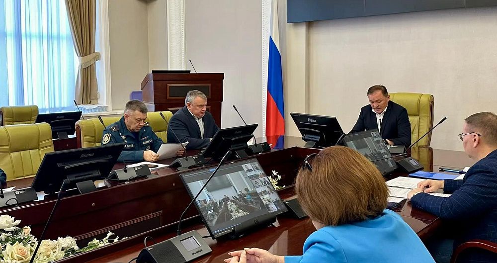 В Правительстве Бурятии прошло заседание КЧС по готовности школ к учебному году В Правительстве Бурятии прошло заседание КЧС по готовности школ к учебному году