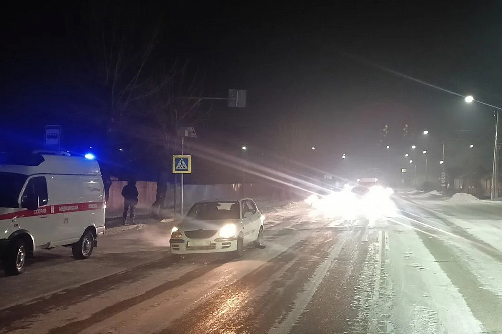 В Улан-Удэ дедушка на «Тойоте» сбил двух пешеходов В Улан-Удэ дедушка на «Тойоте» сбил двух пешеходов