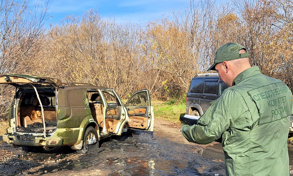 В Иркутской области со дна карьера подняли машину с трупами В Иркутской области со дна карьера подняли машину с трупами