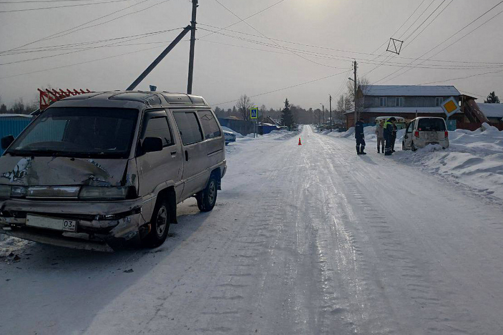 В Бурятии водитель "Хонды" устроила ДТП на перекрестке В Бурятии водитель "Хонды" устроила ДТП на перекрестке