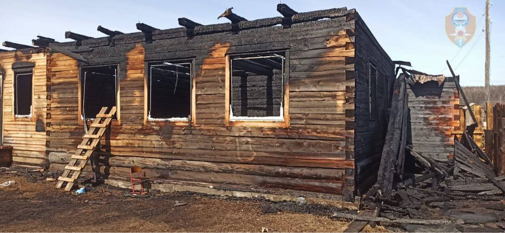 В селе в Бурятии огонь прошел по крышам В селе в Бурятии огонь прошел по крышам