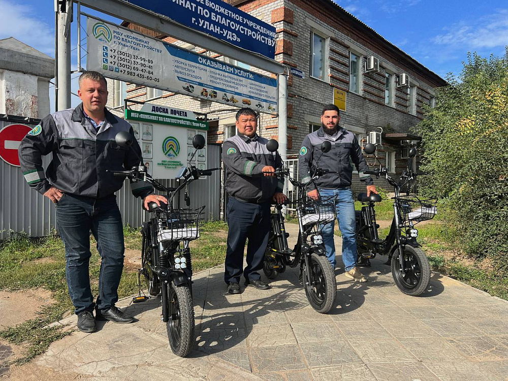 В Улан-Удэ сотрудники КГХ пересели на электрические велосипеды В Улан-Удэ сотрудники КГХ пересели на электрические велосипеды