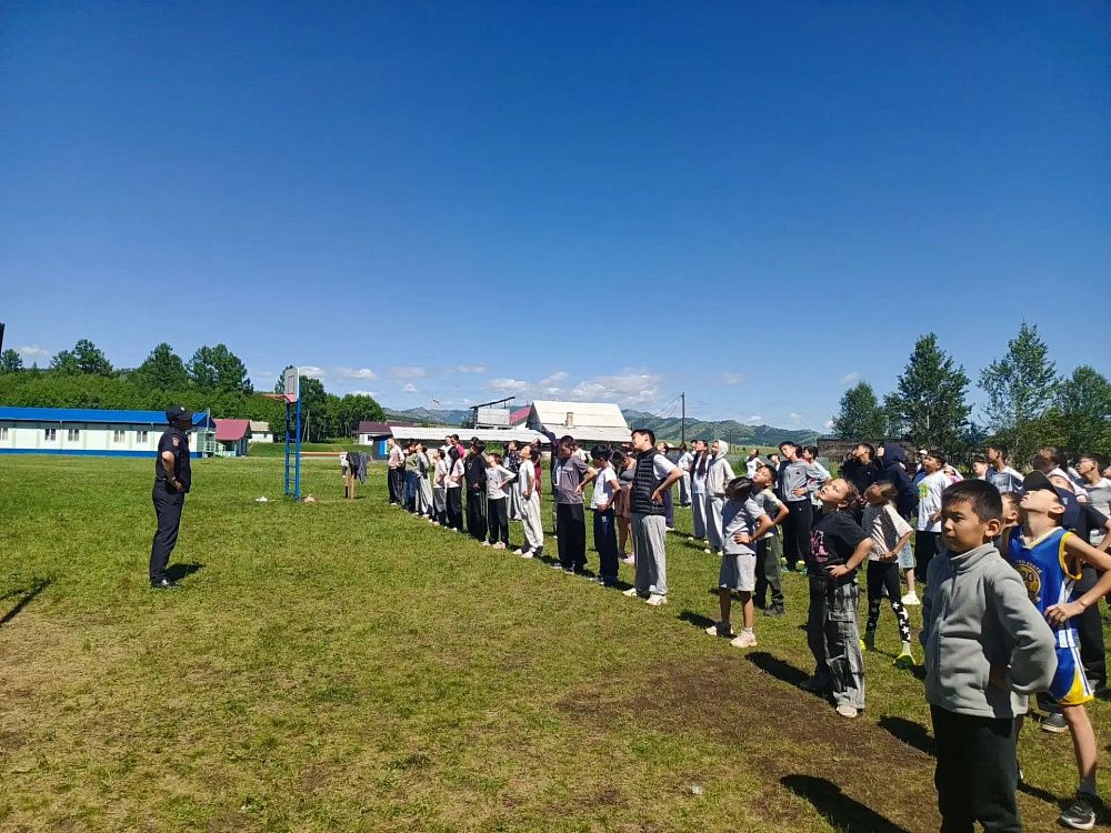 В Закаменском районе Бурятии полицейские и общественники провели для детей День здоровья В Закаменском районе Бурятии полицейские и общественники провели для детей День здоровья