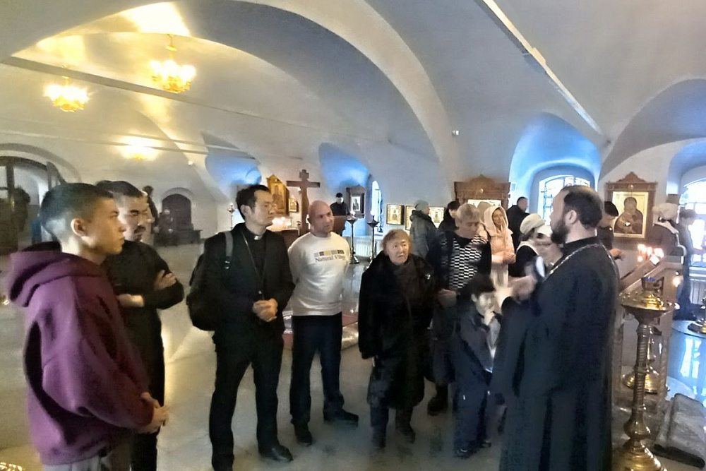 В Улан-Удэ иноверцев познакомили со святым православием В Улан-Удэ иноверцев познакомили со святым православием