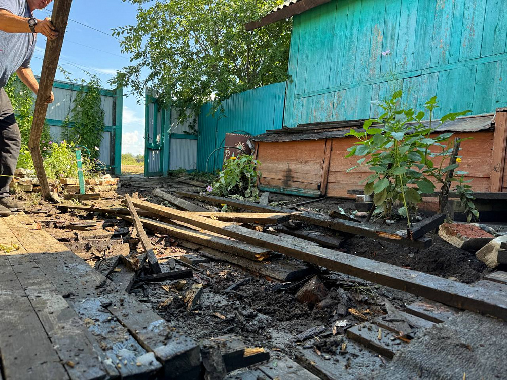 Молодогвардейцы Бурятии оказывают помощь пострадавшим от паводка Молодогвардейцы Бурятии оказывают помощь пострадавшим от паводка