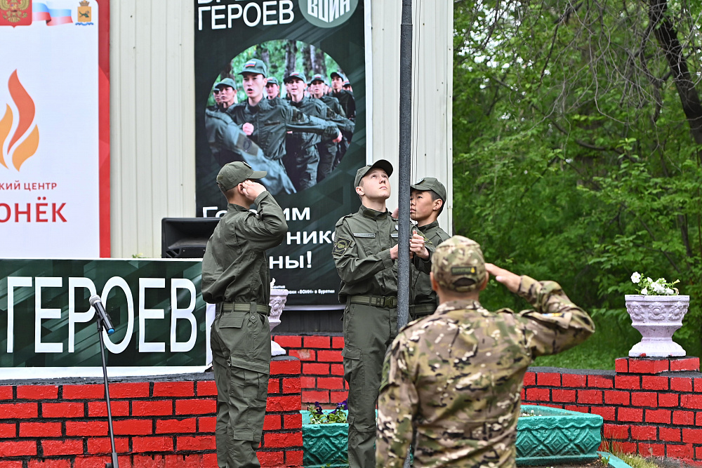 В Бурятии для школьников пройдет летняя смена «Время юных героев» В Бурятии для школьников пройдет летняя смена «Время юных героев»