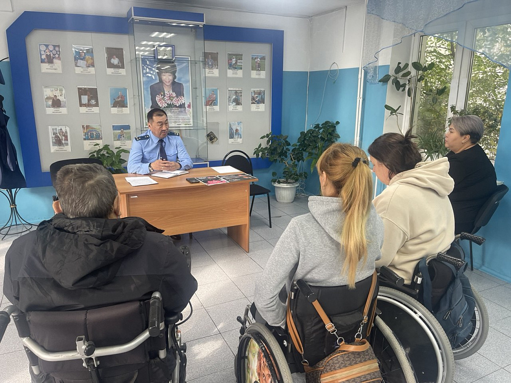 В Улан-Удэ после вмешательства прокурора отремонтировали пандус в доме инвалидов-колясочников В Улан-Удэ после вмешательства прокурора отремонтировали пандус в доме инвалидов-колясочников