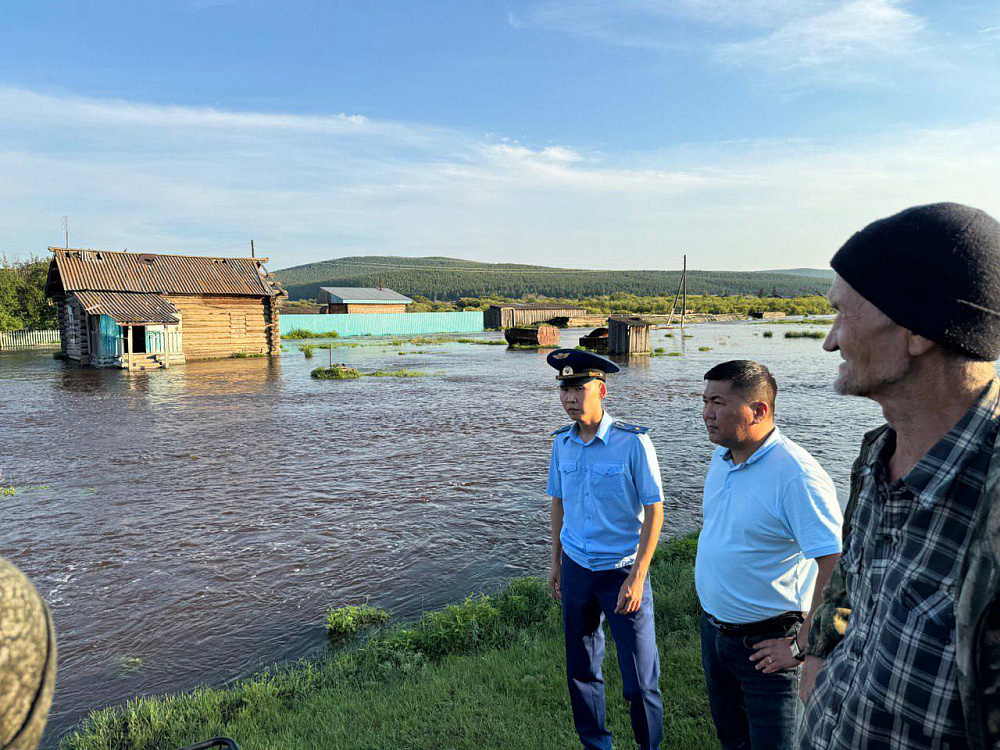 В Бурятии сотрудники прокуратуры встретились с жителями, пострадавшими от потопа В Бурятии сотрудники прокуратуры встретились с жителями, пострадавшими от потопа