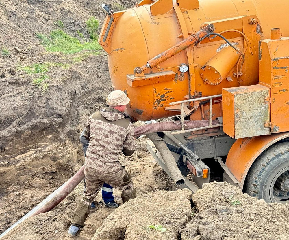 На Левом берегу сотрудники МУП «Водоканал» реконструируют ветхий трубопровод На Левом берегу сотрудники МУП «Водоканал» реконструируют ветхий трубопровод