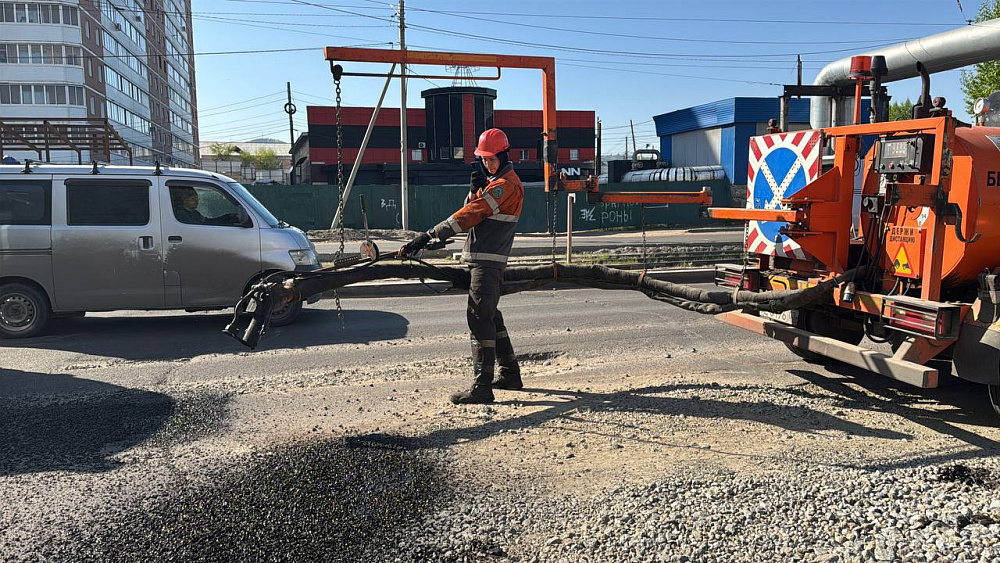 В Улан-Удэ продолжается ямочный ремонт В Улан-Удэ продолжается ямочный ремонт