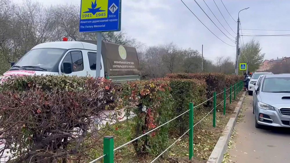 Для безопасности пешеходов: в Улан-Удэ на проспекте Победы появилось новое ограждение
