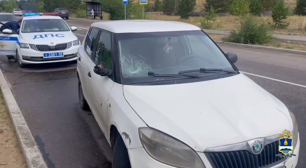 В Улан-Удэ мужчина "Шкоде" сбил пешехода на "зебре". Прав у него не было В Улан-Удэ мужчина "Шкоде" сбил пешехода на "зебре". Прав у него не было
